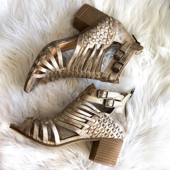 Gold Gladiator style heel - Picture 2 of 5